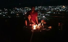 Woodland Hill Stay